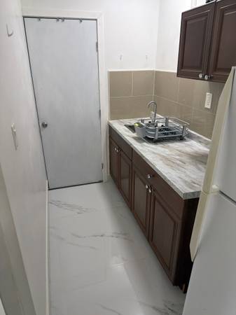 Efficiency for rent, image 4