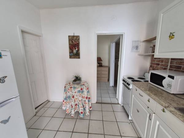 $1795/RENTO BONITO EFFICIENCY AMUEBLADO, image 4