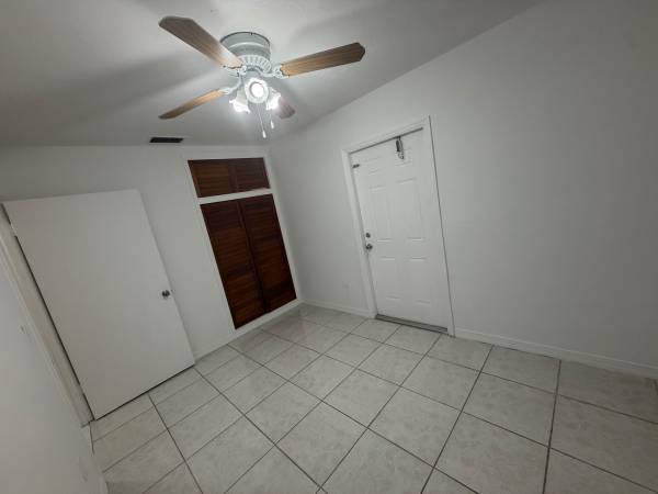 Efficiency in east Hialeah area available, image 1