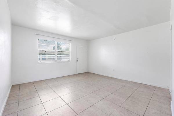 1 bed / 1 bath efficiency for rent in Miami. This bright unit features - apts/housing for rent - apartment rent -..., image 1