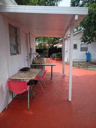 BACKYARD EFFICIENCY FOR RENT ready to move in September 1, image 1