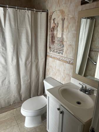 Efficiency for Rent-Homestead, image 2