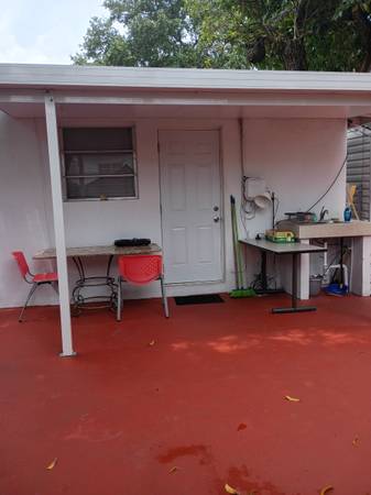 BACKYARD EFFICIENCY FOR RENT ready to move in September 1, image 2
