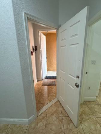 Efficiency for Rent, image 2