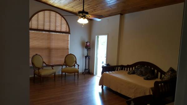 EFFICIENCY FOR RENT 900.00, image 2