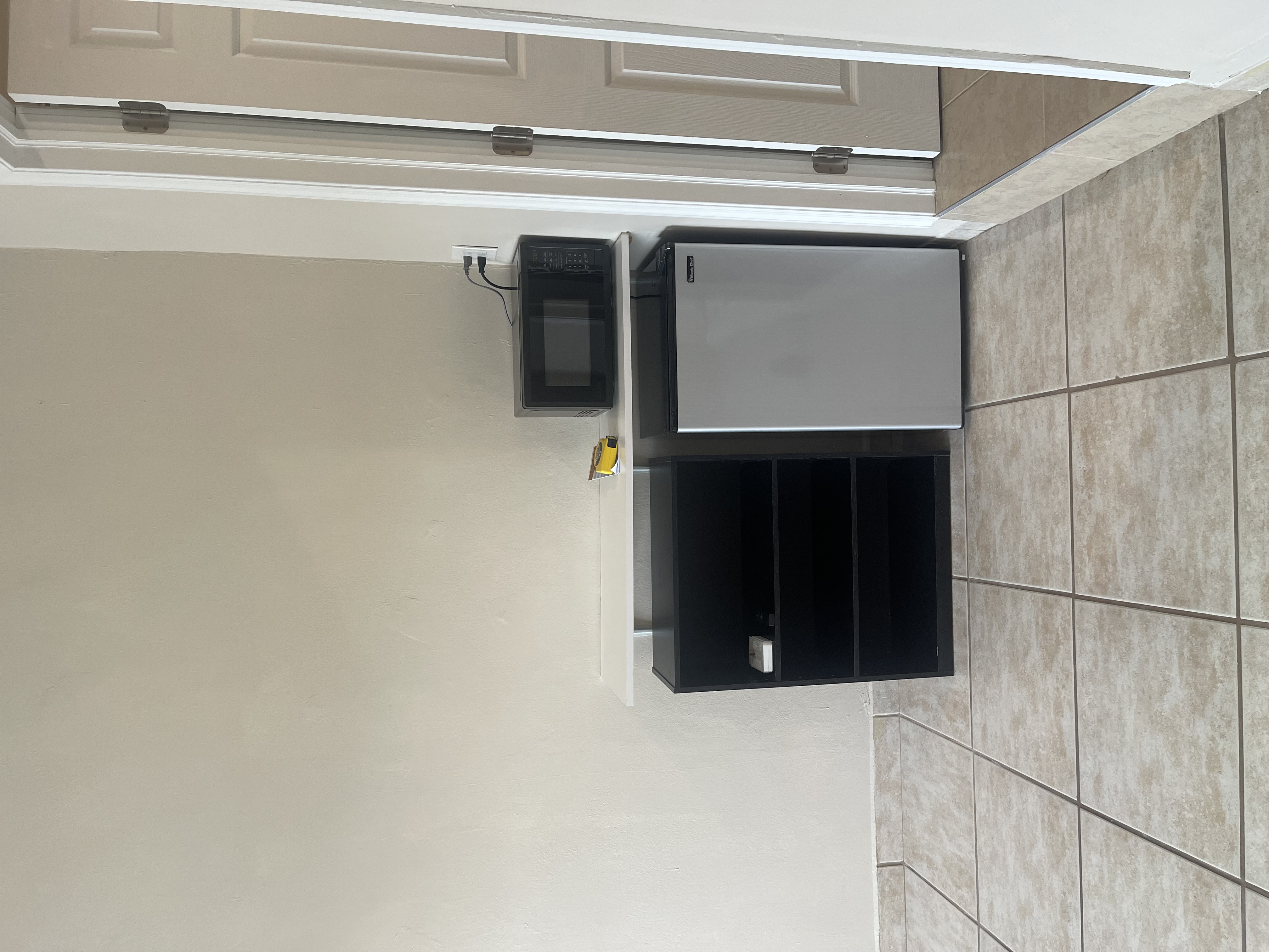 Bright Efficiency w/ Private Entry & Parking – 5 Mins to Florida International University, image 3