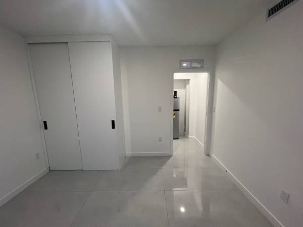 Studio/Efficiency For Rent, image 4