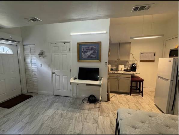 $1,200 Large Studio – All Utilities Included – $1,200 (Homestead, FL) - apts/housing for rent - apartment rent -..., image 3