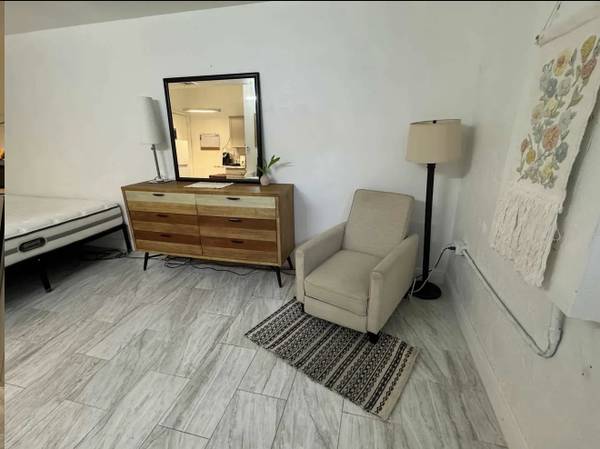 $1,200 Large Studio – All Utilities Included – $1,200 (Homestead, FL) - apts/housing for rent - apartment rent -..., image 4