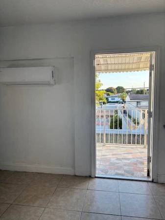 Apartment-efficiency for rent, image 1