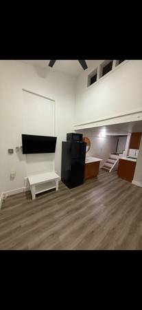 Efficiency/loft for rent. 4 blocks from Miami Airport, image 1