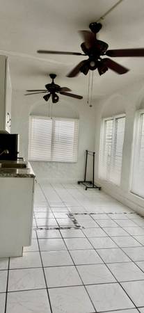 Efficiency-Studio Remoled Great Downtown Aerea, image 3