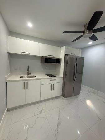 Efficiency Apartment Homestead con Laundry, image 3