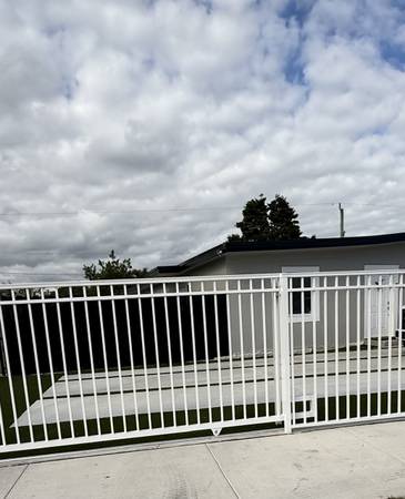 Efficiency Apartment Homestead con Laundry, image 2