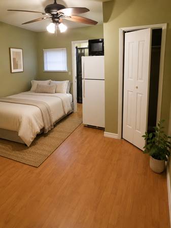 Studio Efficiency Available Now – Water & Light Included Utilities, image 5