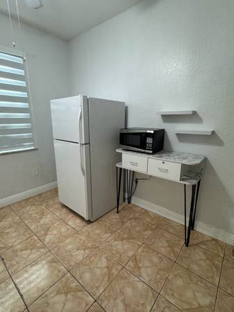 Efficiency for Rent, image 4