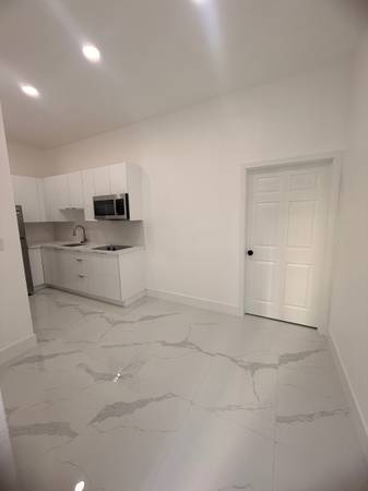 efficiency for rent, image 2