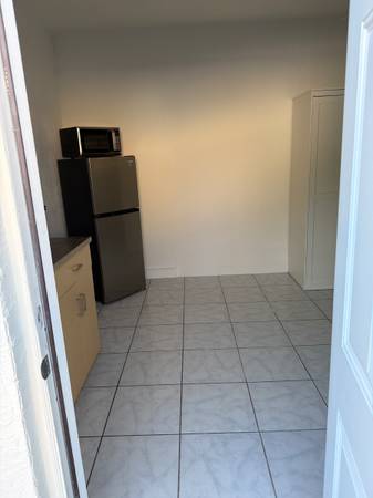 Efficiency for rent, image 1