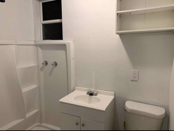 Efficiency for Rent Kendall, image 5
