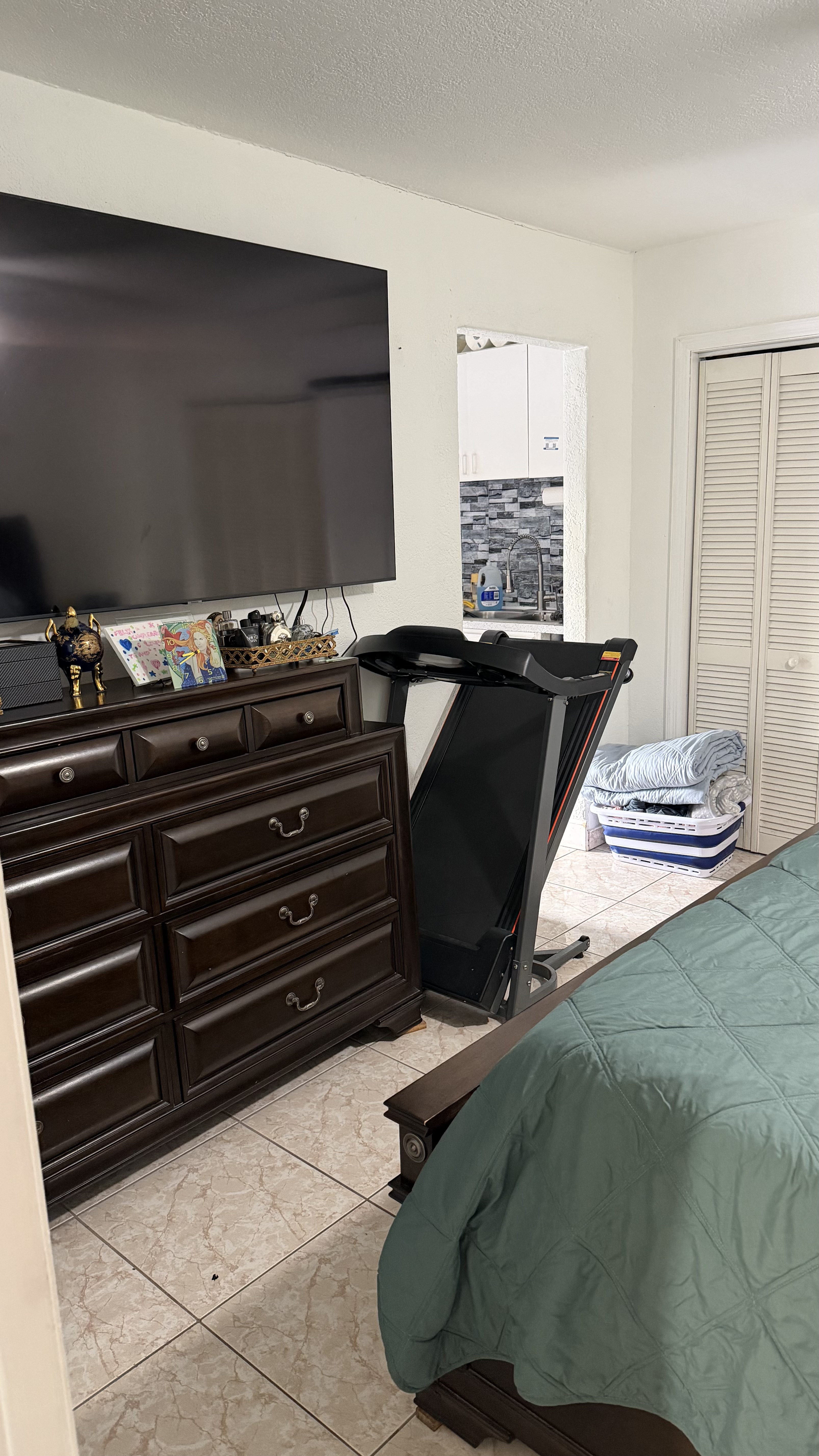 CENTRAL LOCATION PRIVATE 1/1 Efficiency Apt w Washer/Dryer, image 5