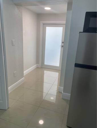 Efficiency For Rent, image 1