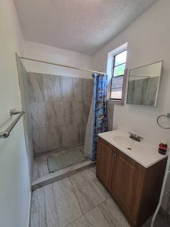 $1795/RENTO BONITO EFFICIENCY AMUEBLADO, image 5