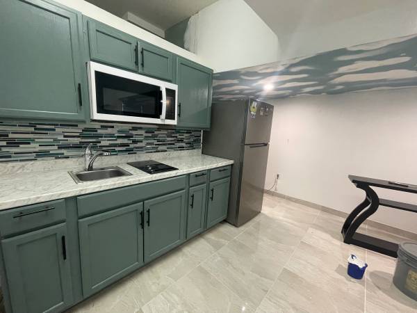 $1,400 – Private 1 Bedroom / 1 Bathroom – Utilities Included, image 1