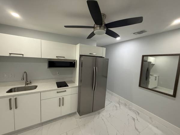 Efficiency Apartment Homestead con Laundry, image 4