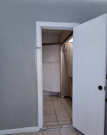 Efficiency for rent in Hialeah, FL 1,200 a month se habla espaniol, image 5