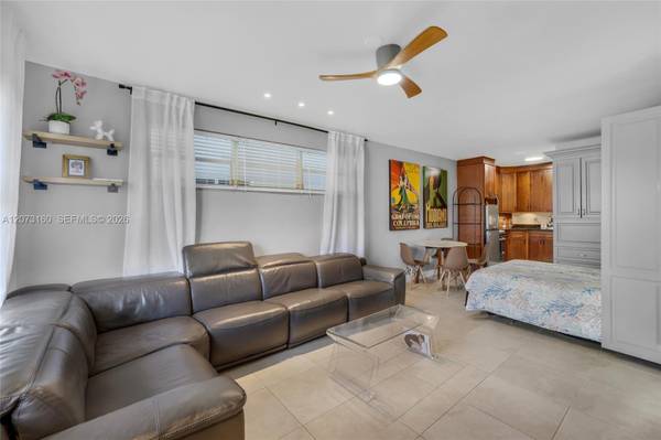 MIAMI BEACH FURNIHSED 1 BATH STUDIO UNIT PETS OK ART DECO POOL, image 2