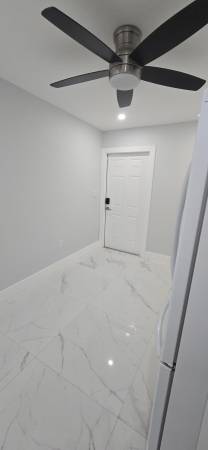 Efficiency Apartment Homestead con Laundry, image 5