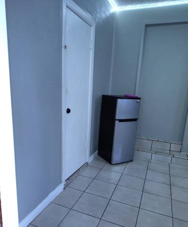 Efficiency for rent in Hialeah, FL 1,200 a month se habla espaniol, image 3