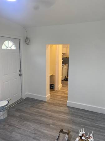 COMPLETELY REMODELED EFFICIENCY FOR RENT, image 1